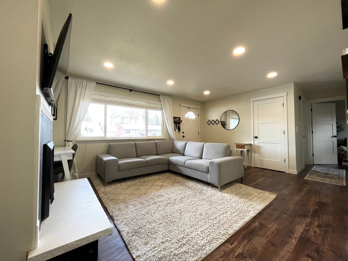 8806 Forest Rd SW, Lakewood, WA 98498 Townhome Rentals in Lakewood WA