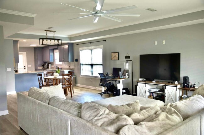 Building Photo - 120 Longleaf Ln