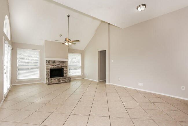 Building Photo - 224 Glen Meadow Dr