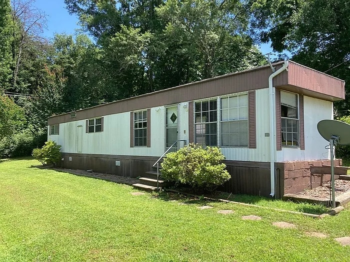 Primary Photo - 2 Bedrooms 1 bathroom