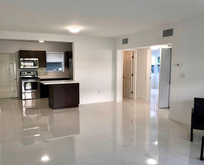 Foto del edificio - 9700 W Bay Harbor Dr