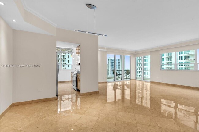 Foto del edificio - 801 Brickell Key Blvd