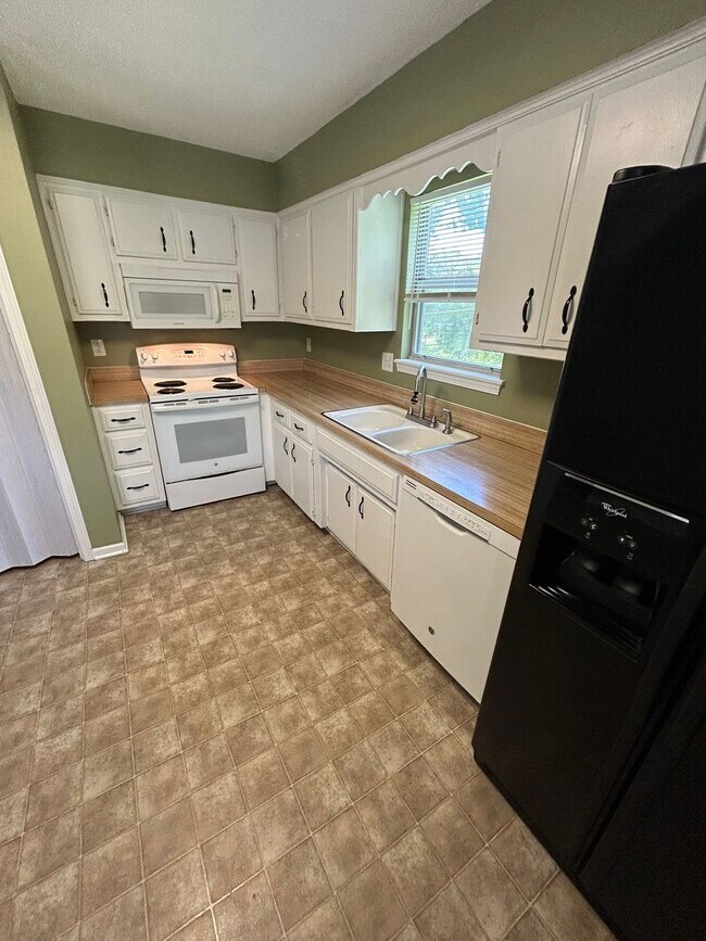 Foto del edificio - 2 Bed, 1 Bath Apartment!! $1195.00
