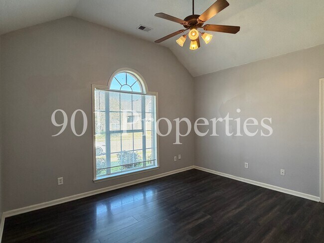 Foto del edificio - 1120 Averett Ln