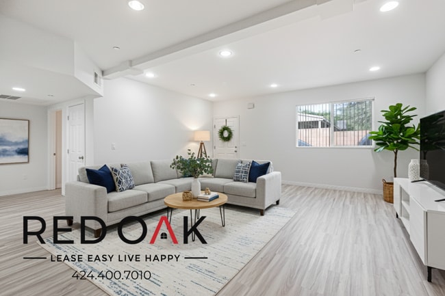 Building Photo - 6829 Simpson Ave