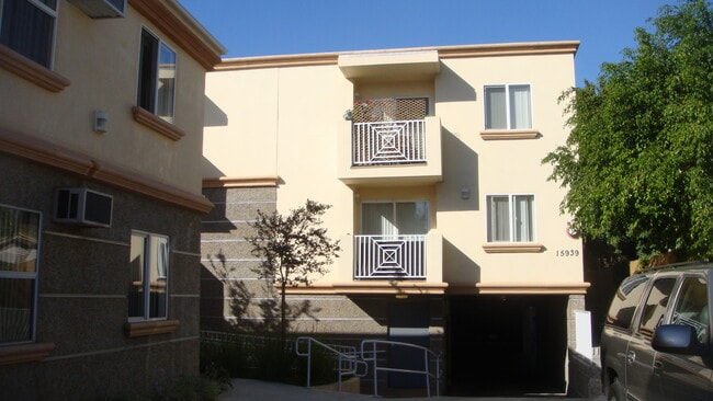Building Photo - 15939 Victory Blvd