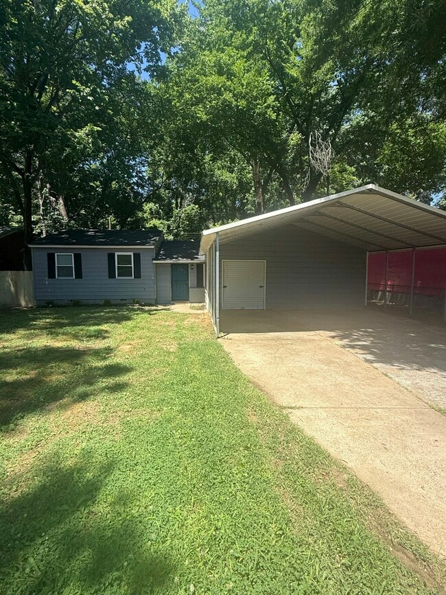 Building Photo - 3981 Maynard Dr