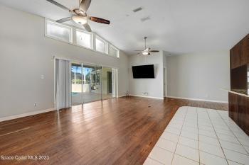 Building Photo - Suntree living