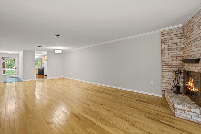 Building Photo - 170 Gillies Ln