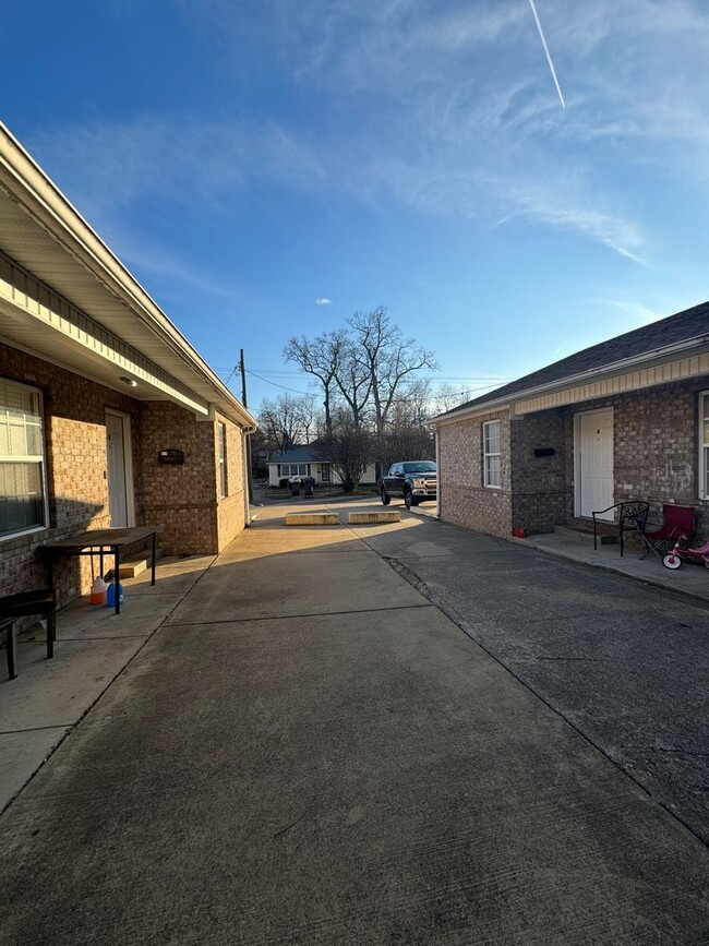 Building Photo - 2 Bed / 2 Bath Downtown Move In Ready