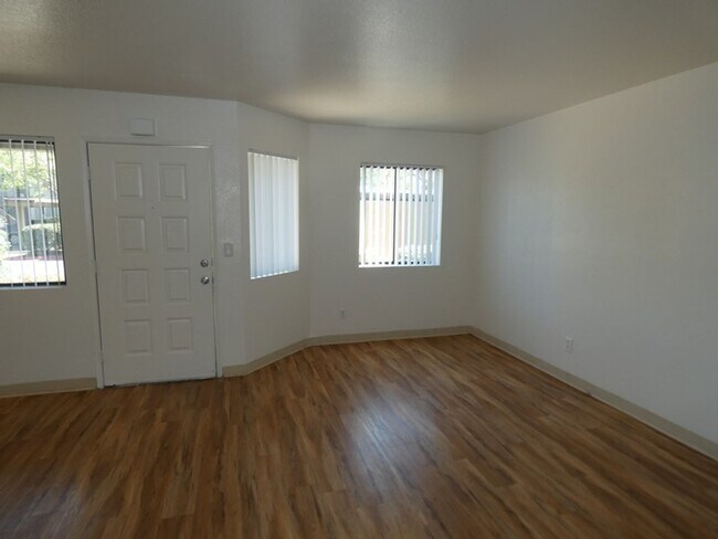 Foto del edificio - 1025 W Boone St