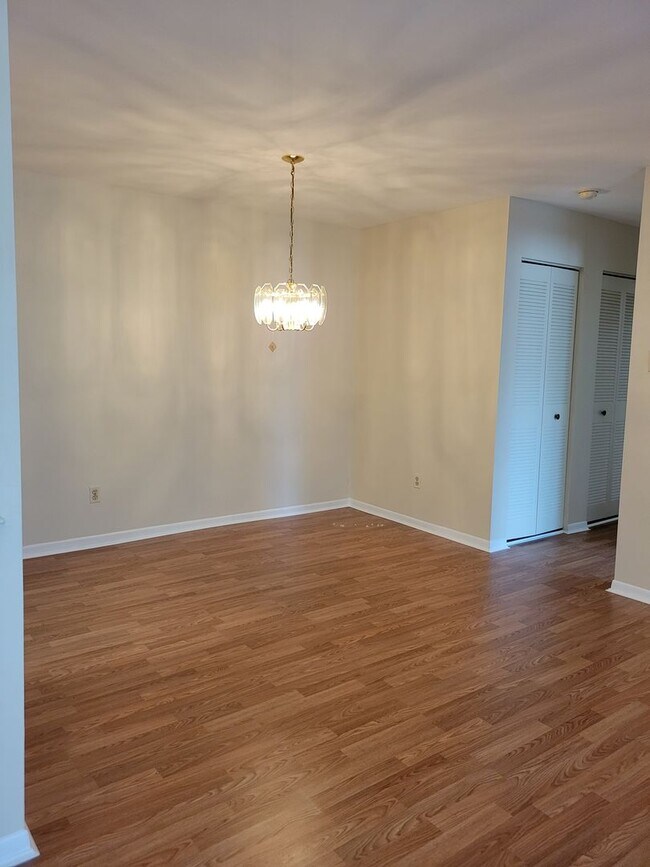 Building Photo - Amenity Filled Complex - Delaire Landing