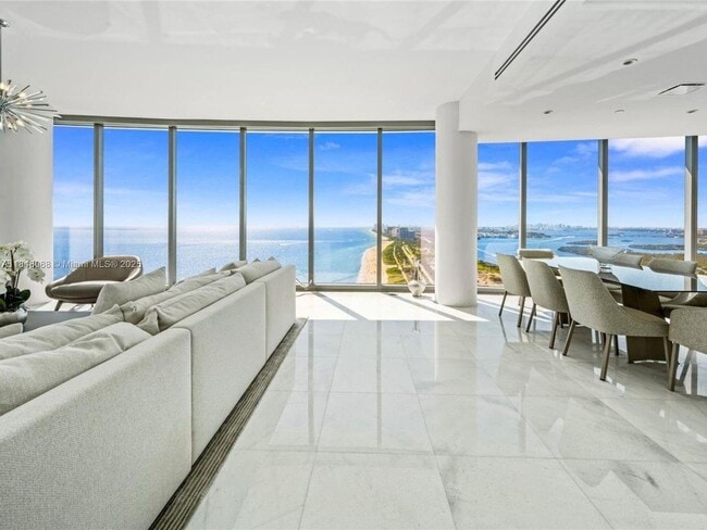 Building Photo - 15701 Collins Ave