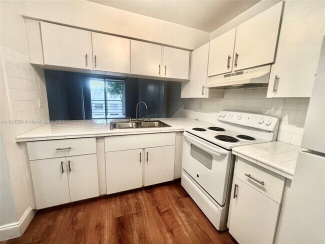 Foto del edificio - 14150 SW 84th St