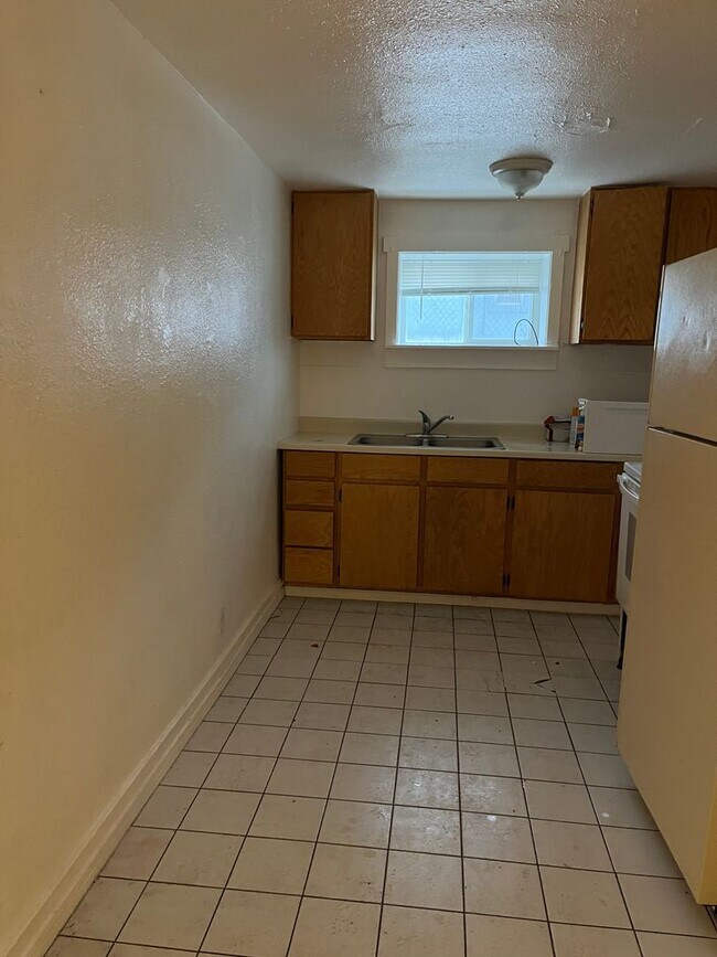 Building Photo - 1 bedroom/1 bath basement apartment in Elko