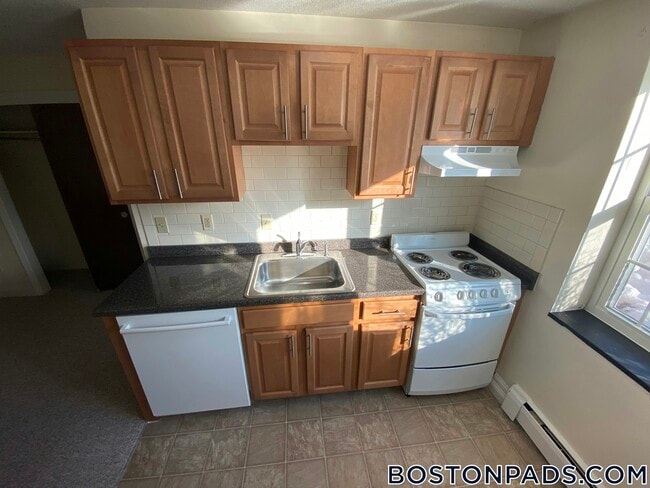 Building Photo - 4 Brattle Dr