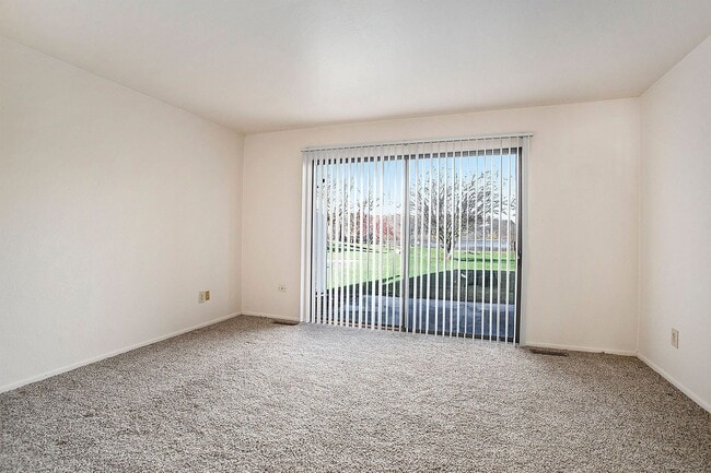 Building Photo - Lakeside Apartments