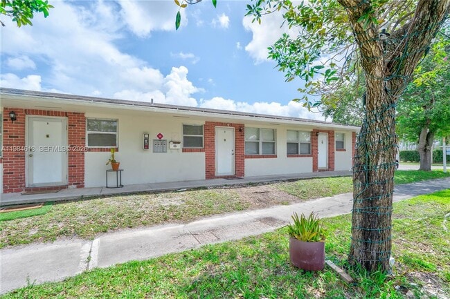 Building Photo - 856 SW 10th St
