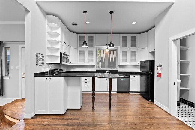 Building Photo - 1309 Chestnut Ave