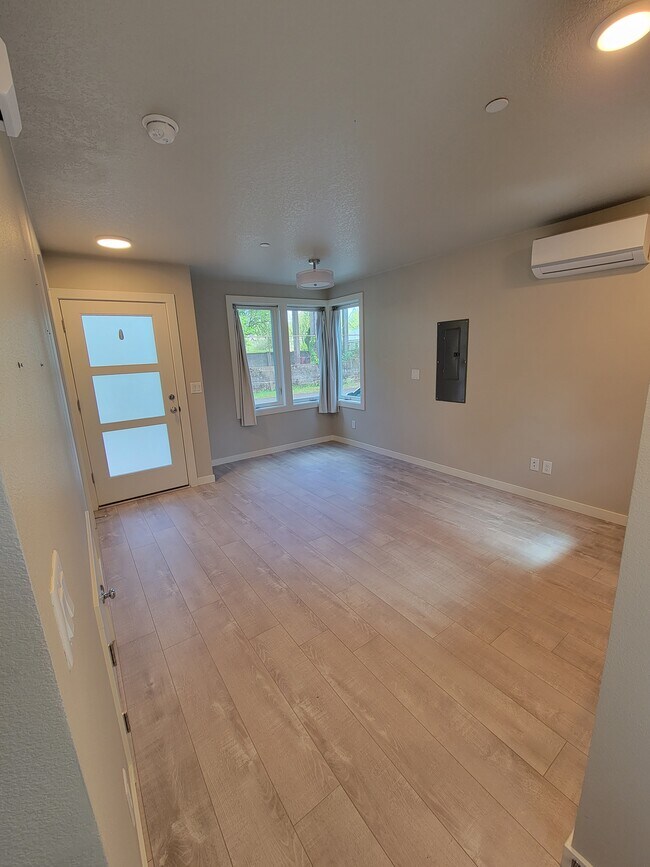 Building Photo - 3961 Cousteau Dr SE