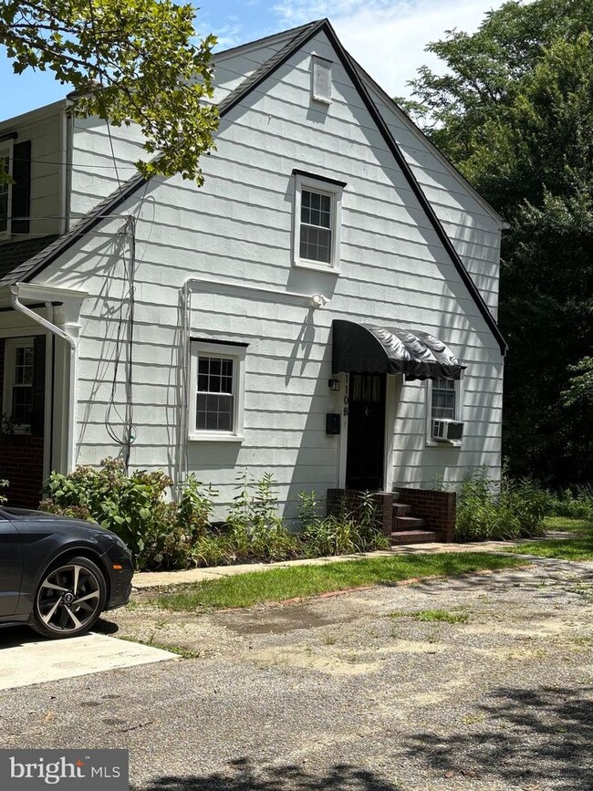 Foto del edificio - 110 Hillcrest Ave
