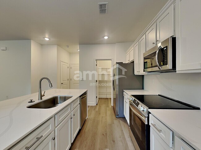 Building Photo - 920 Carnelian Ln
