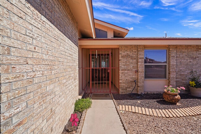 Building Photo - 4805 Maureen Cir