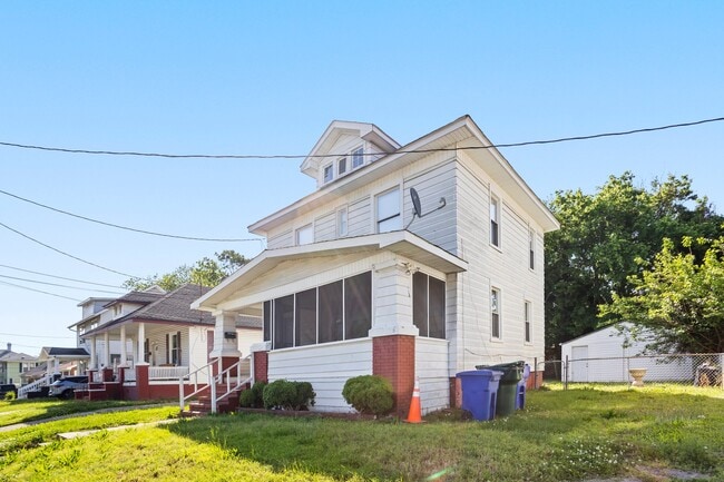 Building Photo - 740 29th St