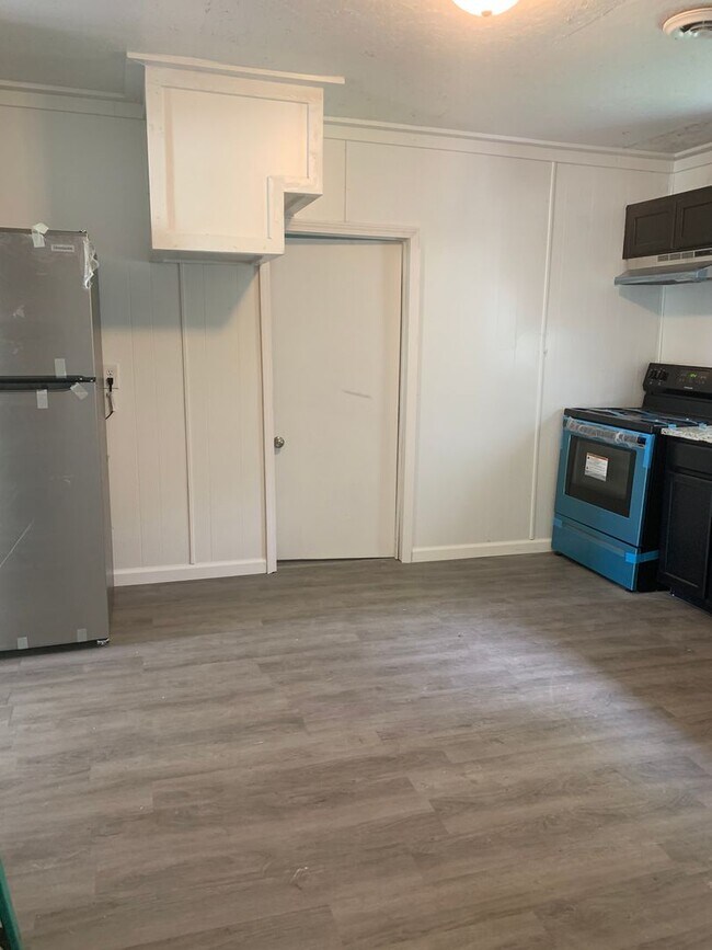 Foto del edificio - Newly Remodeled 2 bedroom 1 bathroom!!