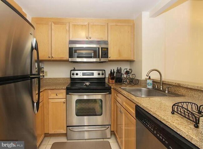 Building Photo - 1150 K St NW