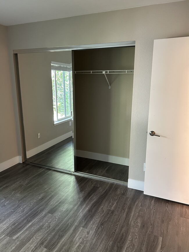 Building Photo - 6570 Cotton Wood Cir