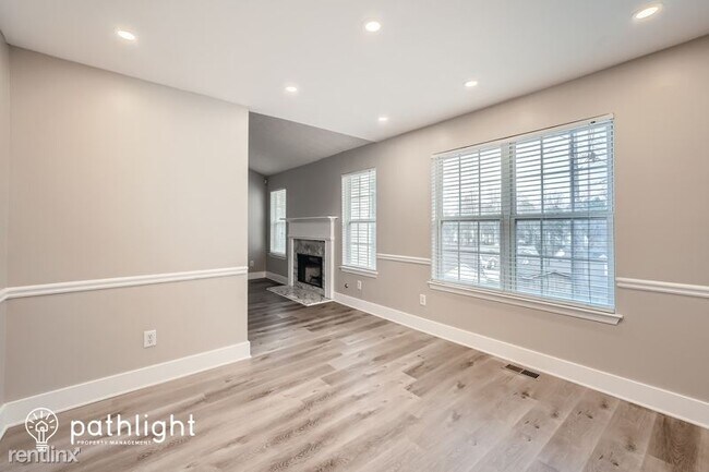 Foto del edificio - 5 br, 3 bath House - 1740 Heatherton Road ...