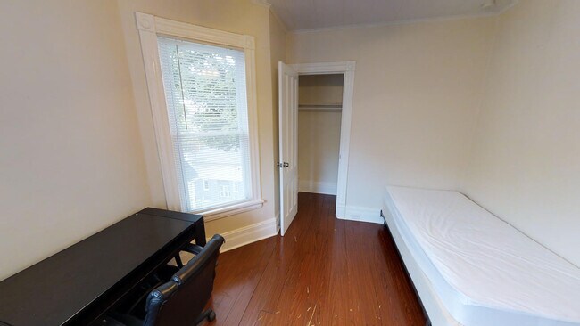 Building Photo - 127 Comstock Pl
