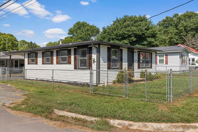 Building Photo - 500 3rd St