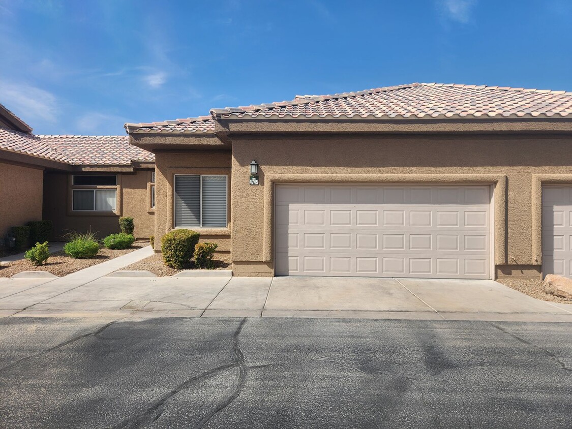 Foto principal - A Fabulous 3 Bedroom Townhome In North Las...