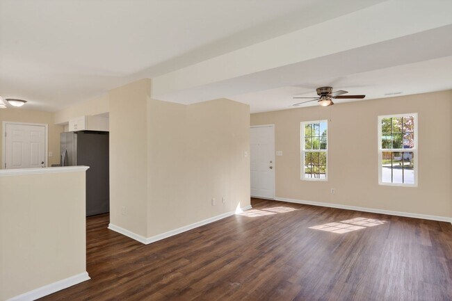 Foto del edificio - 713 Emerald Ct