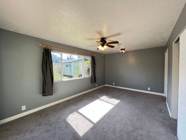 Building Photo - Amazing 3 Bed, 2 Bath House in NE Portland...