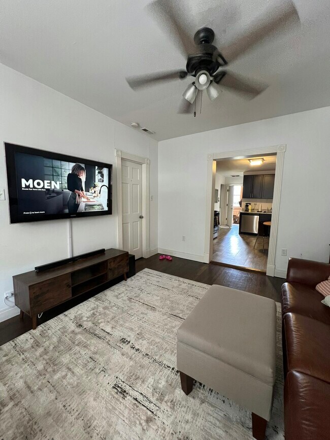 Photo - 1916 N Rockwell St Apartment