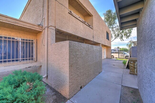 Foto del edificio - 2696 N 43rd Ave