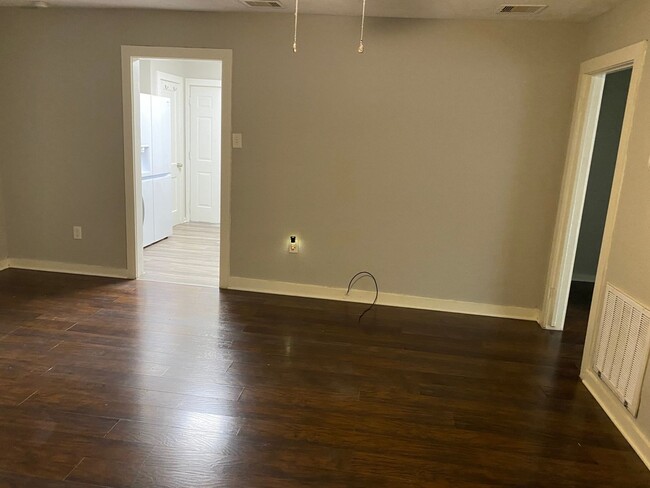 Building Photo - 2 Bedroom Single Family Home in Baytown