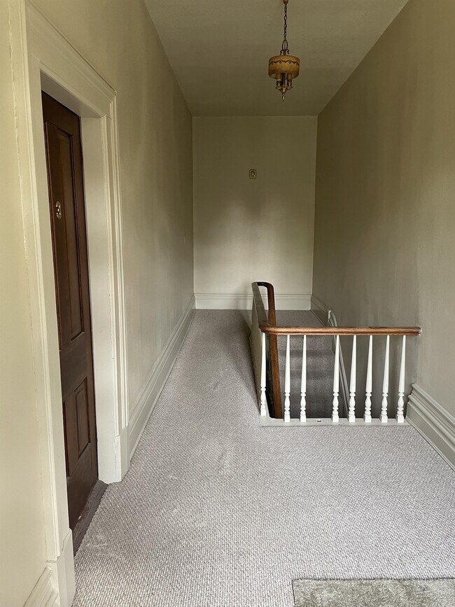 101 Riverdale St Unit 3, Hillsdale, MI 49242 Room for Rent in