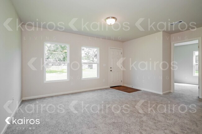 Foto del edificio - 5078 Leaf Wood Ln