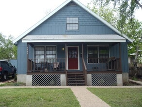 Building Photo - 1609 W 11th St