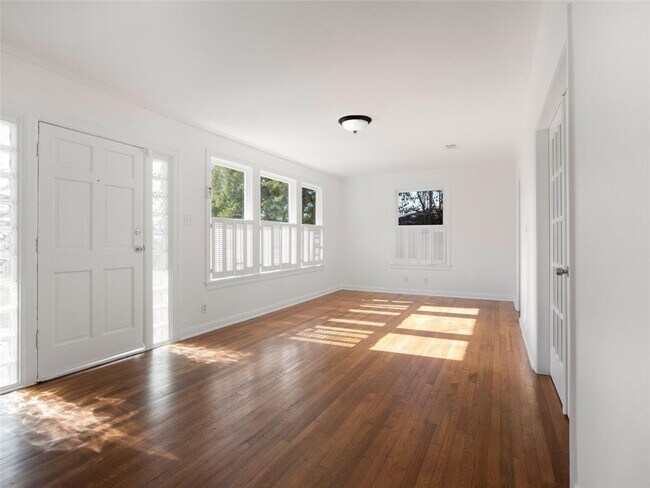 Building Photo - 1704 Northwood Rd