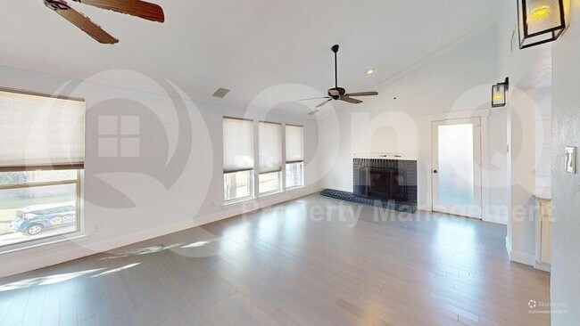 Foto del edificio - 5805 Ranger Dr