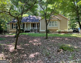 Building Photo - 400 Cedar Ln