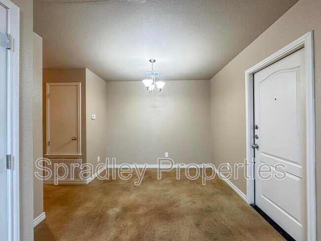 Foto del edificio - 716A E Ridge Blvd