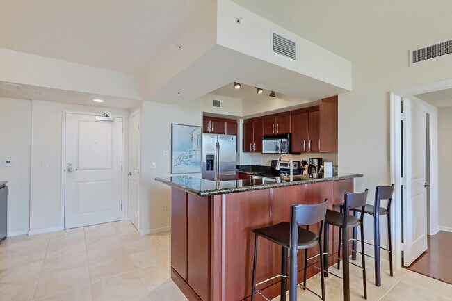 Building Photo - 403 S Sapodilla Ave