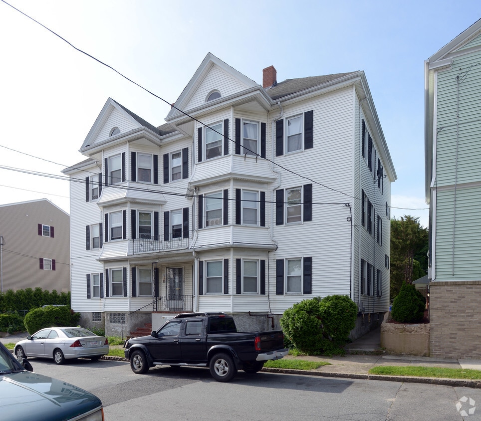 Building Photo - 138 Davis St