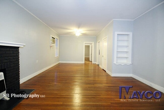 Building Photo - 1 bedroom duplex apartment in Highland!